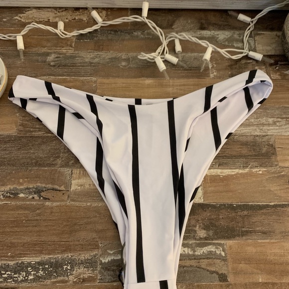 Black and white striped bathing suite bottoms - Picture 2 of 3